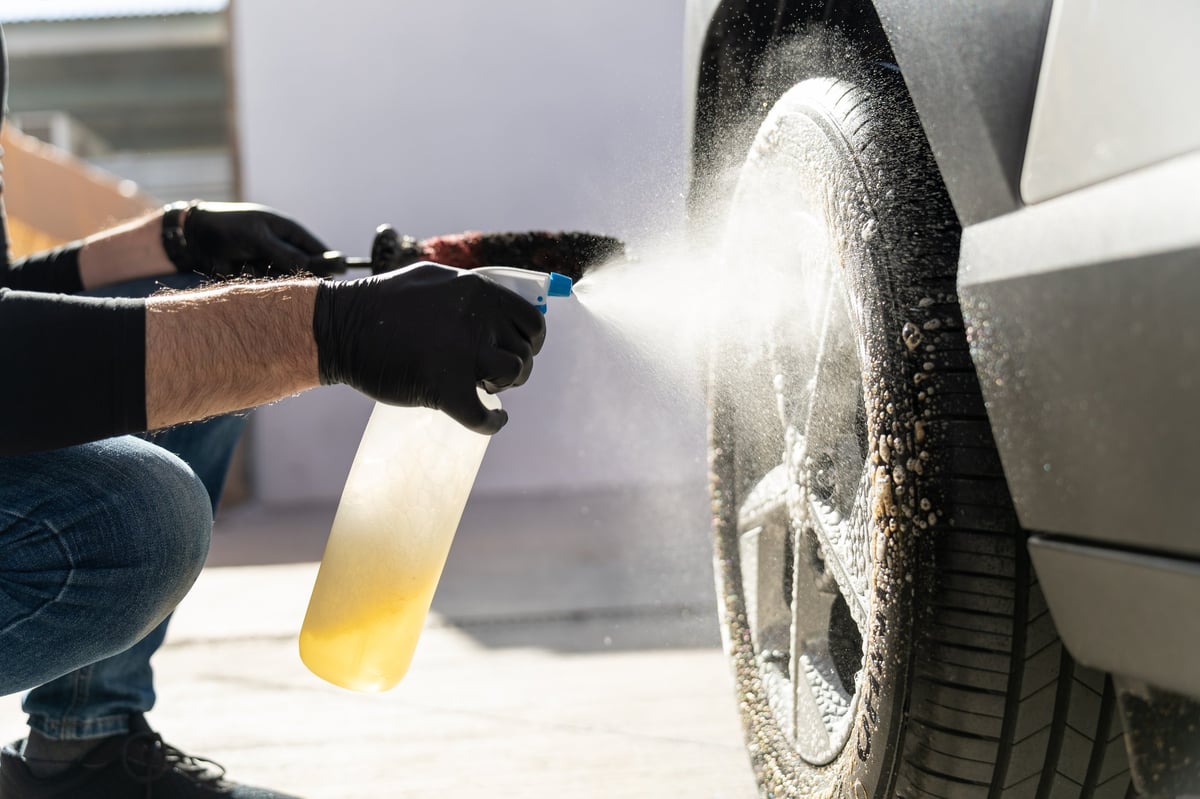 Cleaning a car wheel and rim with gloves